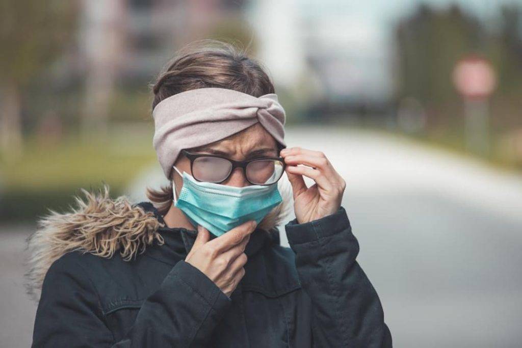 Women walk with face mask and fogging up