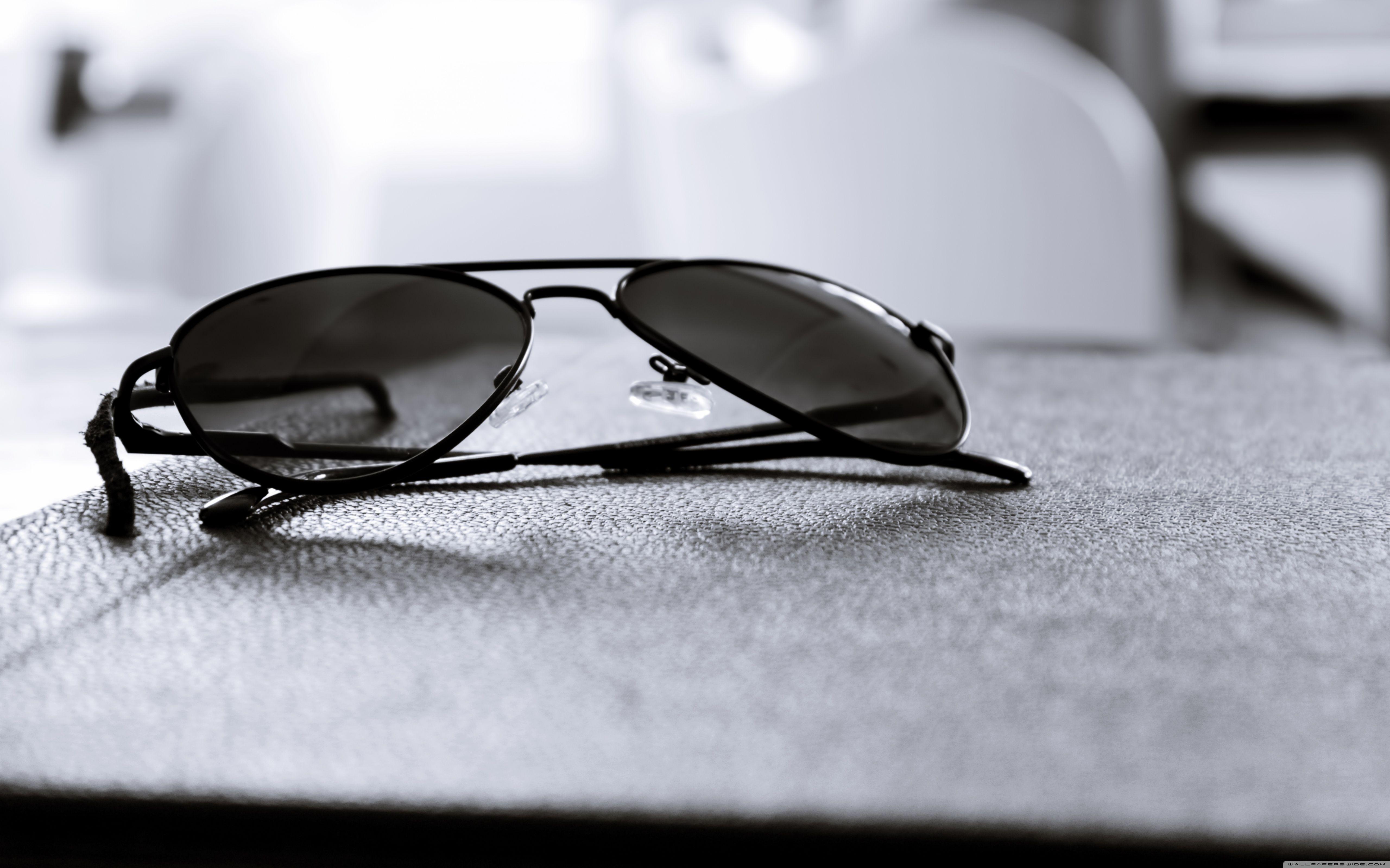 Durable, easy-clean Crizal UV lenses