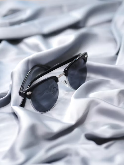  Essilor Eyewear top classic sunglass