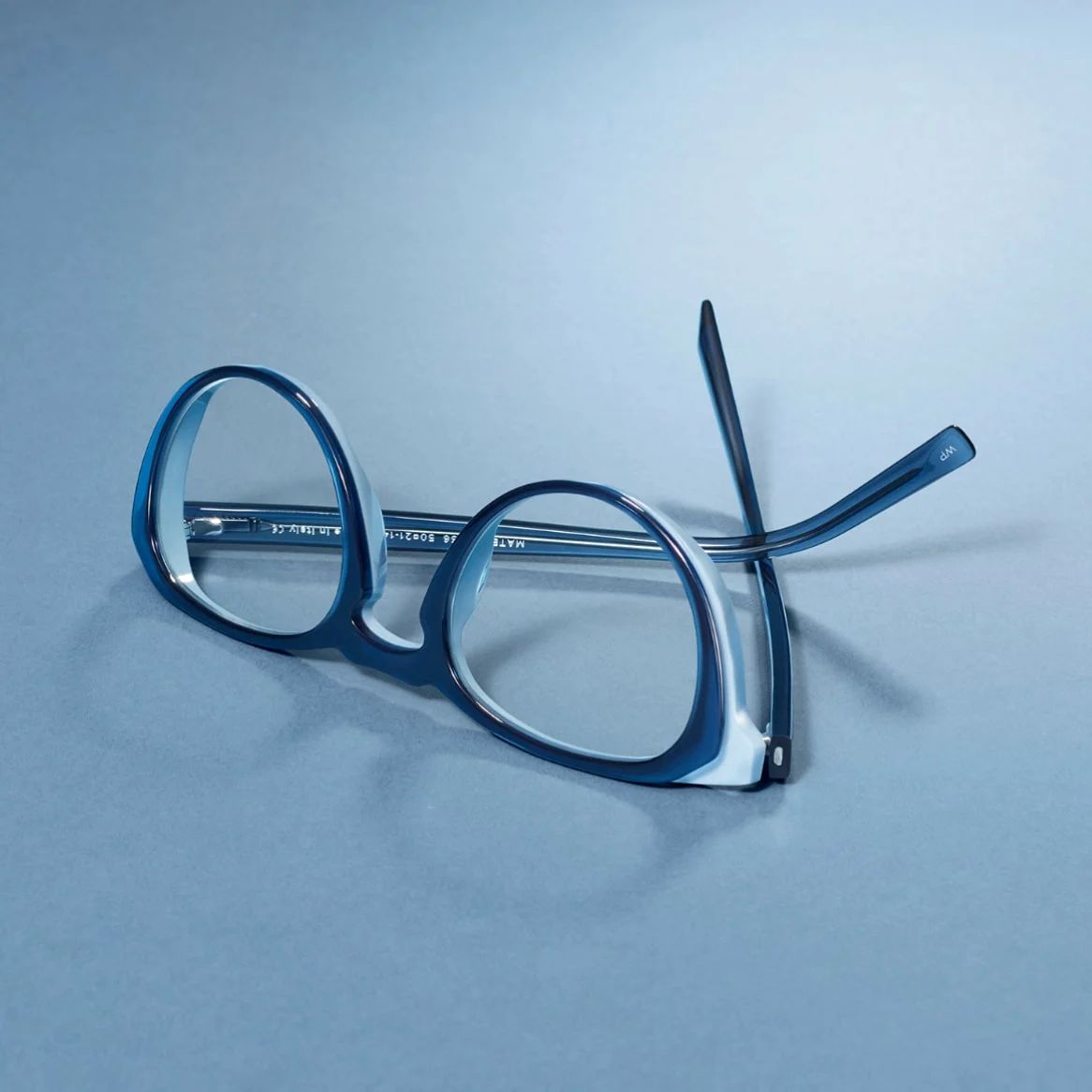 Easy-clean Hi-Vision LongLife lenses